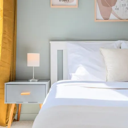 Bright Flat In The Heart Of Vieux Lille. * Lila