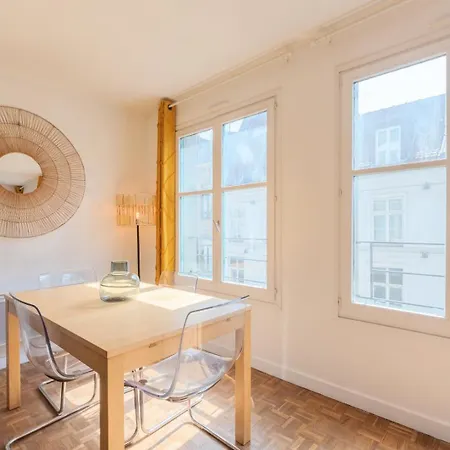Bright Flat In The Heart Of Vieux Lille. * Lila