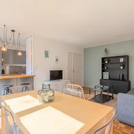 Bright Flat In The Heart Of Vieux Lille. Appartamento