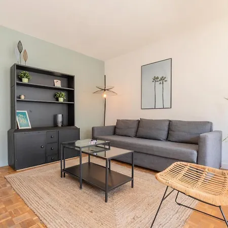 Bright Flat In The Heart Of Vieux Lille. Lilla