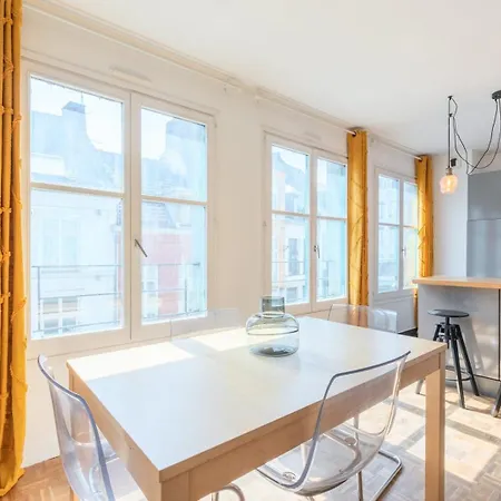 Bright Flat In The Heart Of Vieux Lille. * Lilla