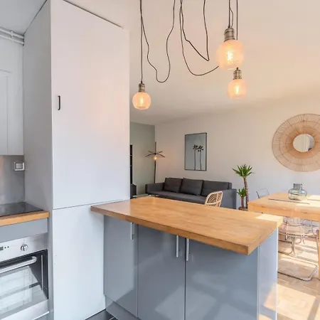 Bright Flat In The Heart Of Vieux Lille. Lilla